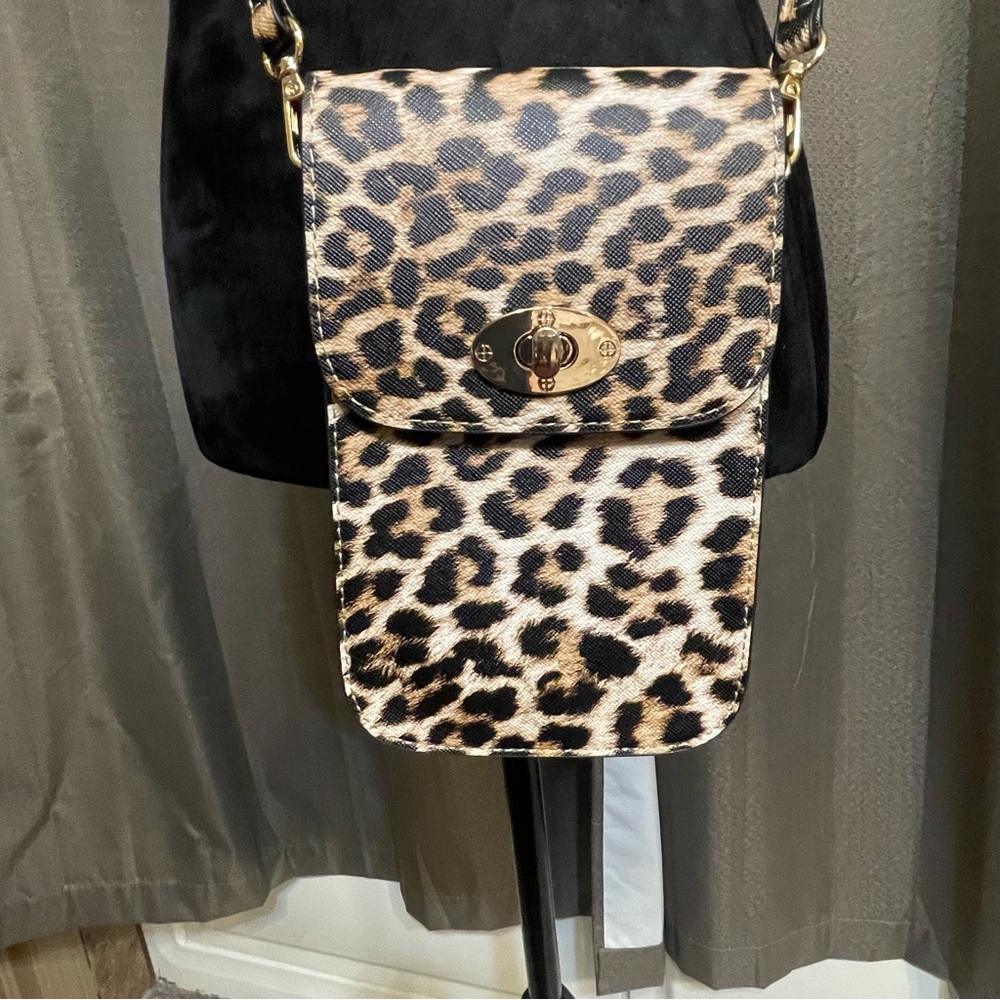 NWOT Leopard print vegan leather crossbody purse Cracker Barrel - Picture 3 of 10